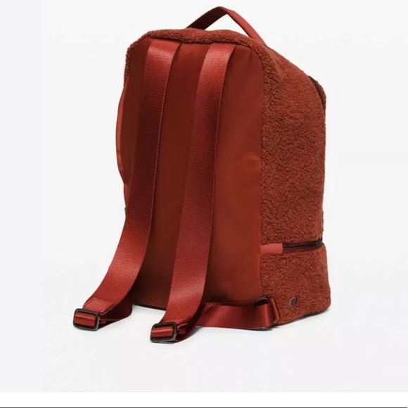 LULULEMON CITY ADVENTURER 🎒MINI SHERPA FLEECE 10L - Picture 4 of 9